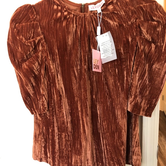 Short sleeve top in cinnamon color with zipper - Picture 1 of 13